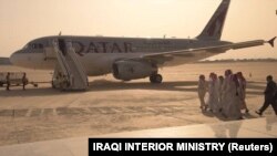 آسوشیتدپرس می‌نویسد که آزادی گروگان‌های قطری در عراق، با انتقال شیعیان فوعه و کفریا در سوریه به میانجی‌گری ایران و قطر مرتبط بوده است.