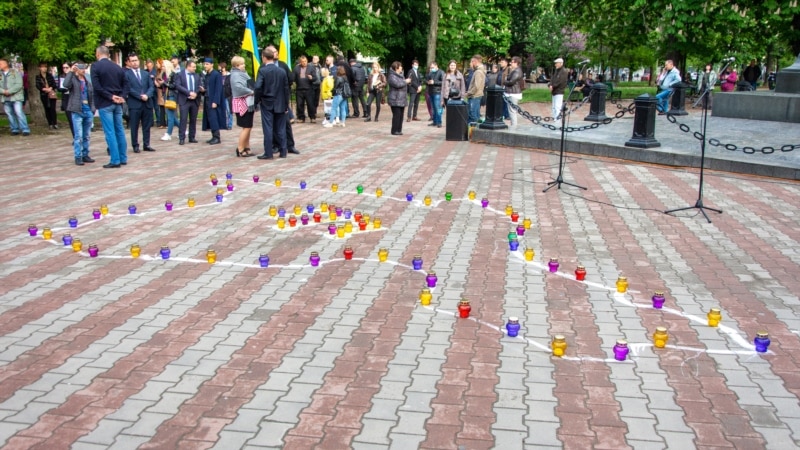 77 свечей: митинг-реквием в Одессе в память о жертвах геноцида крымскотатарского народа (фотогалерея)