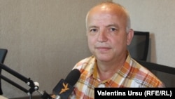 Gheorghe Malic în studioul Europei Libere la Chișinău