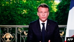 نطق تلویزیونی امانوئل مکرون رئیس جمهوری فرانسه که در آن اعلام انتخابات زودهنگام کرد
