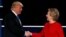 Дональд Трамп (л) и Хиллари Клинтон (п)