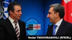 Глава НАТО Андерс Фог Расмуссен и премьер-министр Грузии Ника Гилаури (Тбилиси)