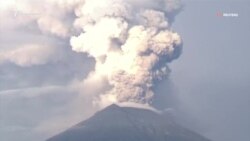 На Бали закрыли аэропорт из-за извержения вулкана (видео)