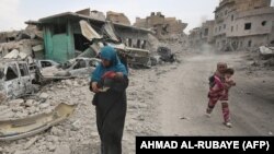 An Iraqi woman fleeing Mosul on July 7.