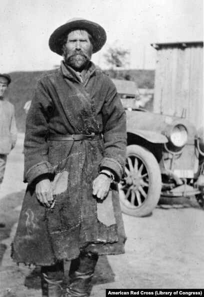 Оксана Гордиенкомен жыныстық қатынас Sunny Leone-дің эротикалық бейнесі ас үйде киска мастурбациясын көрсетеді.