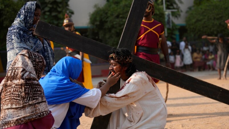 «مسیح بازمصلوب»؛ عکس‌هایی از «جمعهٔ مقدس» در گوشه‌وکنار جهان