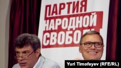 Сопредседатели Партии народной свободы (ПАРНАС) Борис Немцов и Михаил Касьянов