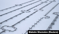 An aerial view of pipelines at a gas processing facility operated by Gazprom in the Russian Arctic. (file photo)