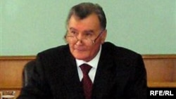 Tajikistan - Tajik Prime Minister Oqil Oqilov at the cabinet meetin, January 12, 2006