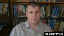 Ilya Frank: "I just do not want to live in an insane, artificially cooked-up atmosphere where 90 percent of the population is infected" with a "virus of self-aggrandizement and hatred for others."