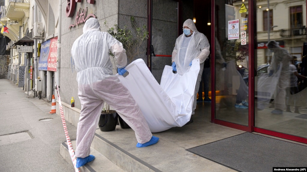 تصاویر مربوط به «حمل جسد قاضی منصوری» در هتلی در بخارست