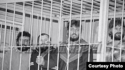 Gurpul Ilașcu fotografiat în detenție în anul 2000