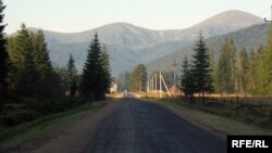Рятувальники у пошуках допомагають військові 