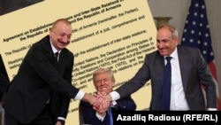 Раҳбарони Озарбойҷону Арманистон дар Кохи Сафед дар ҳузури раисҷумҳури Амрико Доналд Трамп созиши сулҳро имзо карданд