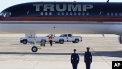 Avionul lui Donald Trump după sosirea la Washington, la 13 noiembrie 2024. 