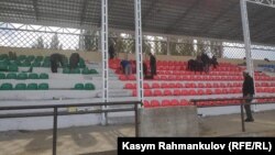 Таластагы курулушу толук бүтө элек ипподром.