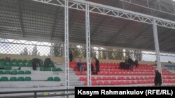 Таластагы курулушу толук бүтө элек ипподром.