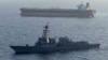 Ілюстраційне фото. Ракетний есмінець USS Rafael Peralta (на передньому плані) під час забезпечення блокади США іранських портів, квітень 2026 року