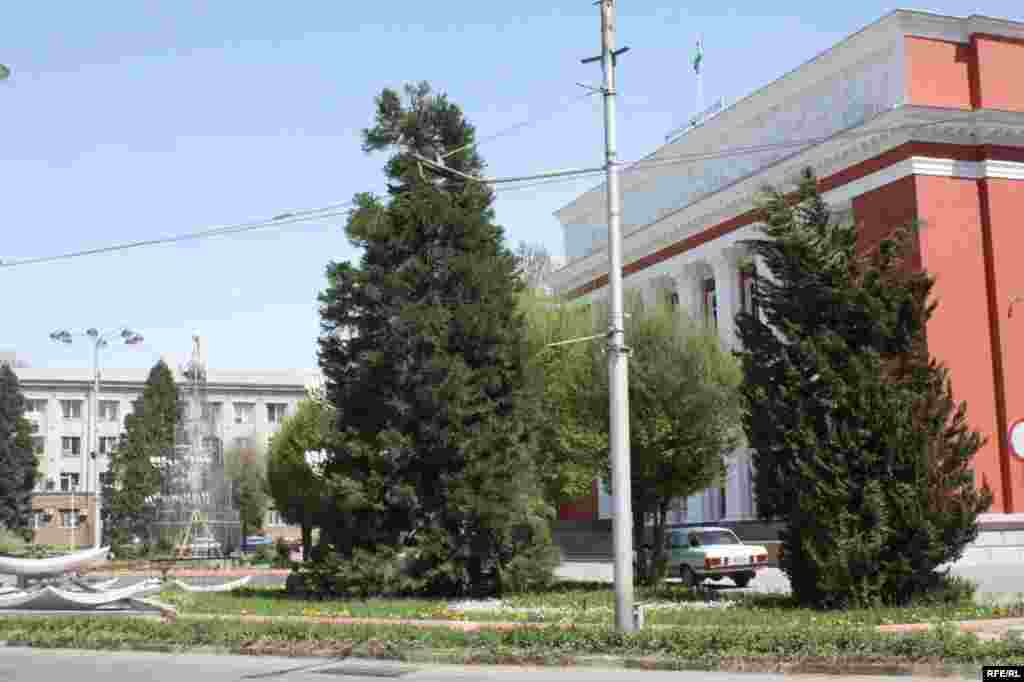 Он сӯи девори парлумон #111