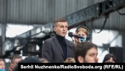 Видання «Українська правда» 27 лютого повідомило про затримання журналіста-розслідувача Михайла Ткача та його оператора в Польщі