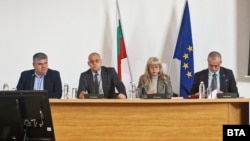 Началникът на отдел "Криминална полиция" Ангел Папалезов, директорът на ГД "Национална полиция" Захари Васков, зам. апелативният прокурор на София Наталия Николова и зам.-директорът на ГДНП Иван Маджаров на брифинга в сряда, 18 февруари 2026 г.