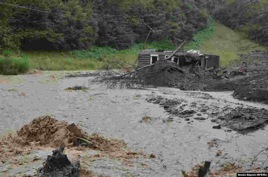 Bosnia-Zeljezno Polje, floods, Zepce, 6Aug2014.