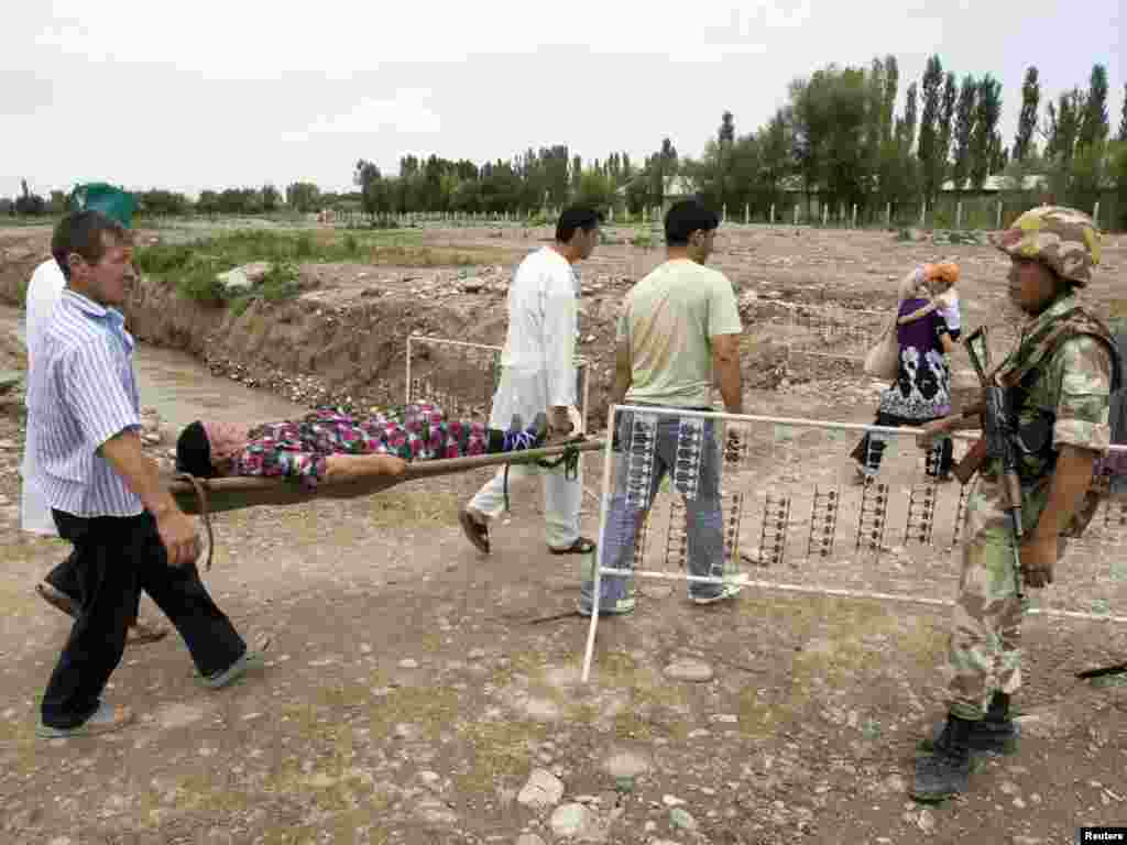 Уйига қайтаëтган ўшлик қочқинлар.