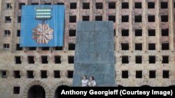 По данным паспортно-визовой службы, в период с 2006 по 2013 годы в г. Сухум было выдано 50 513 абхазских паспортов, из них 27 132 – абхазам, 1402 – грузинам