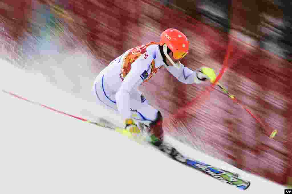 Sweden&#39;s Andre Myhrer competes during the men&#39;s alpine skiing slalom. (AFP/Fabrice Coffrini) 