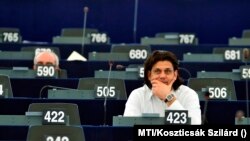 Deutsch Tamás az Európai Parlament plenáris ülésén. A fideszes politikus kizárásának kezdeményezői szerint Deutsch olyan nyilatkozatokat tett, amelyek alapján nincs helye a frakcióban 