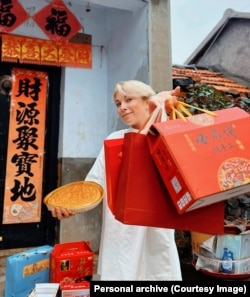 Українська волонтерка Світлана Дзюма-Чан у Китаї, 7 жовтня 2025 року