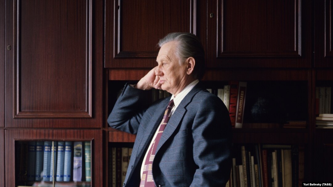 Поэт Михаил Дудин, 1982 год 