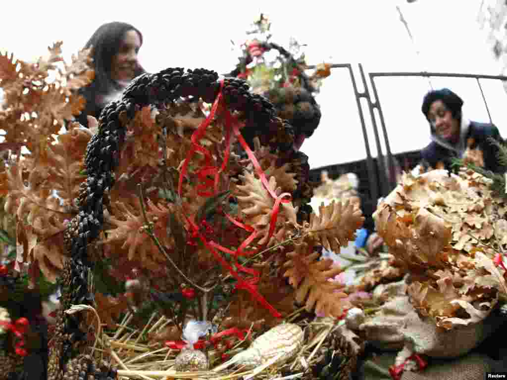 Srbija - Prodaja Badnjaka, Beograd, 05.12.2012. Foto: Reuters / Ivan Milutinović 