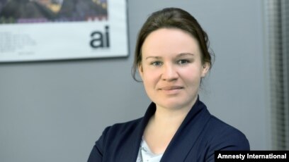 Klitoral qalpoqli cunnilingus orqaga torting Qisqa porno video onlayn