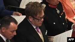  Elton John (sağda) və David Furnish (solda)