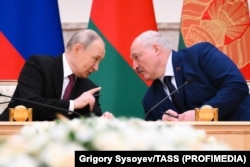 Președintele Rusiei, Vladimir Putin, și președintele Belarusului, Aleksandr Lukașenko, participă la reuniunea Consiliului Suprem de Stat al Uniunii Statelor Rusia și Belarus, 6 decembrie 2024.