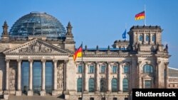 Здание парламента Германии (Рейхстаг) в Берлине. Иллюстративное фото.