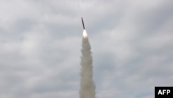 Një raketë e lëshuar nga Koreja e Veriut në tetor të vitit 2025. 