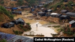 Kamp i refugjatëve Rohingya në Bangladesh. 