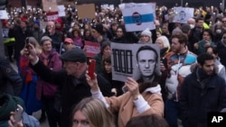 Протест в Берлин след новината за смъртта на Алексей Навални. 