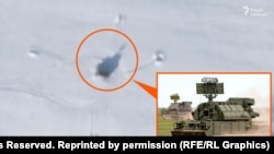 Обладнана позиція з військовою технікою, подібною до бойової машини зенітно-ракетного комплексу «ТОР-М2», біля села Полошково. Приблизно за три кілометри від імовірної бази розміщення «Орешника». Супутниковий знімок 9 лютого 2026 року