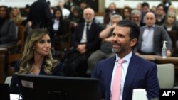 Donald Trump Jr., djali i ish-presidentit amerikan Donald Trump duke dëshmuar në gjyqin për mashtrim financiar kundër familjes Trump, 1 nëntor 2023.