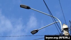 Светодиодные светильники на улицах Ялты, установленные в рамках российского проекта «Умный город»