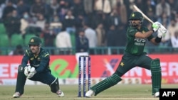 د پاکستان بابر اعظم د لوبې پرمهال. 