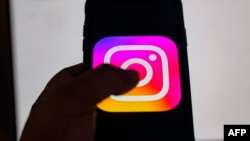 De ce restricționează Instagram conținutul politic?