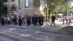 Խուզարկություն, քննչական գործողություններ. ի՞նչ է կատարվել Շիրակի թեմի առաջնորդարանում