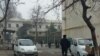 Жуткий холод в квартирах заставляет многих маргиланцев сидеть на улице. 