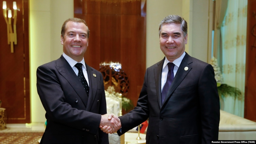 Turkmen President Gurbanguly Berdymukhammedov (right) meets with Russian Prime Minister Dmitry Medvedev in Turkmenbashi on August 12. 