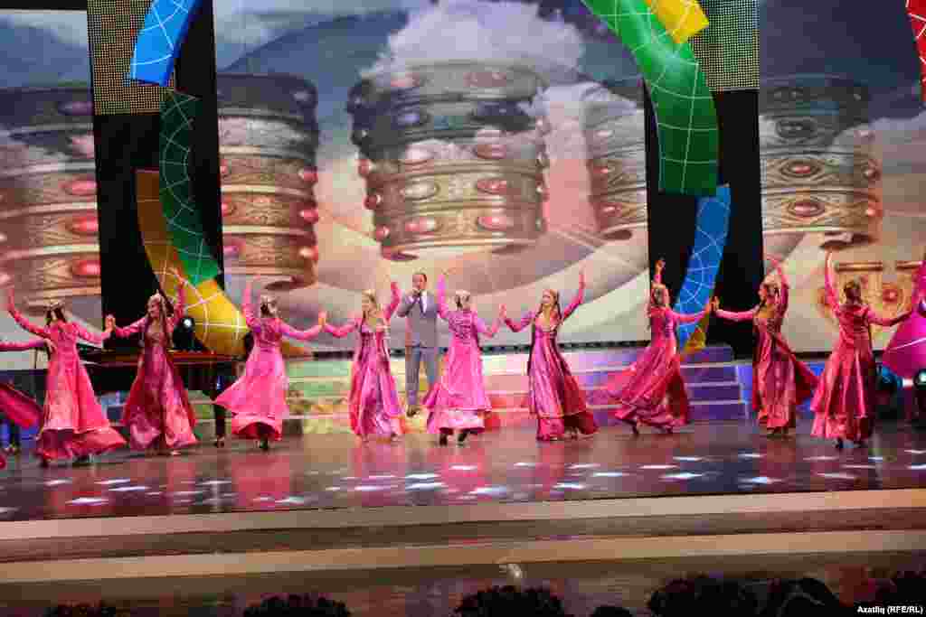 Төрекмәнстан сәнгатькәрләре концертыннан күренеш