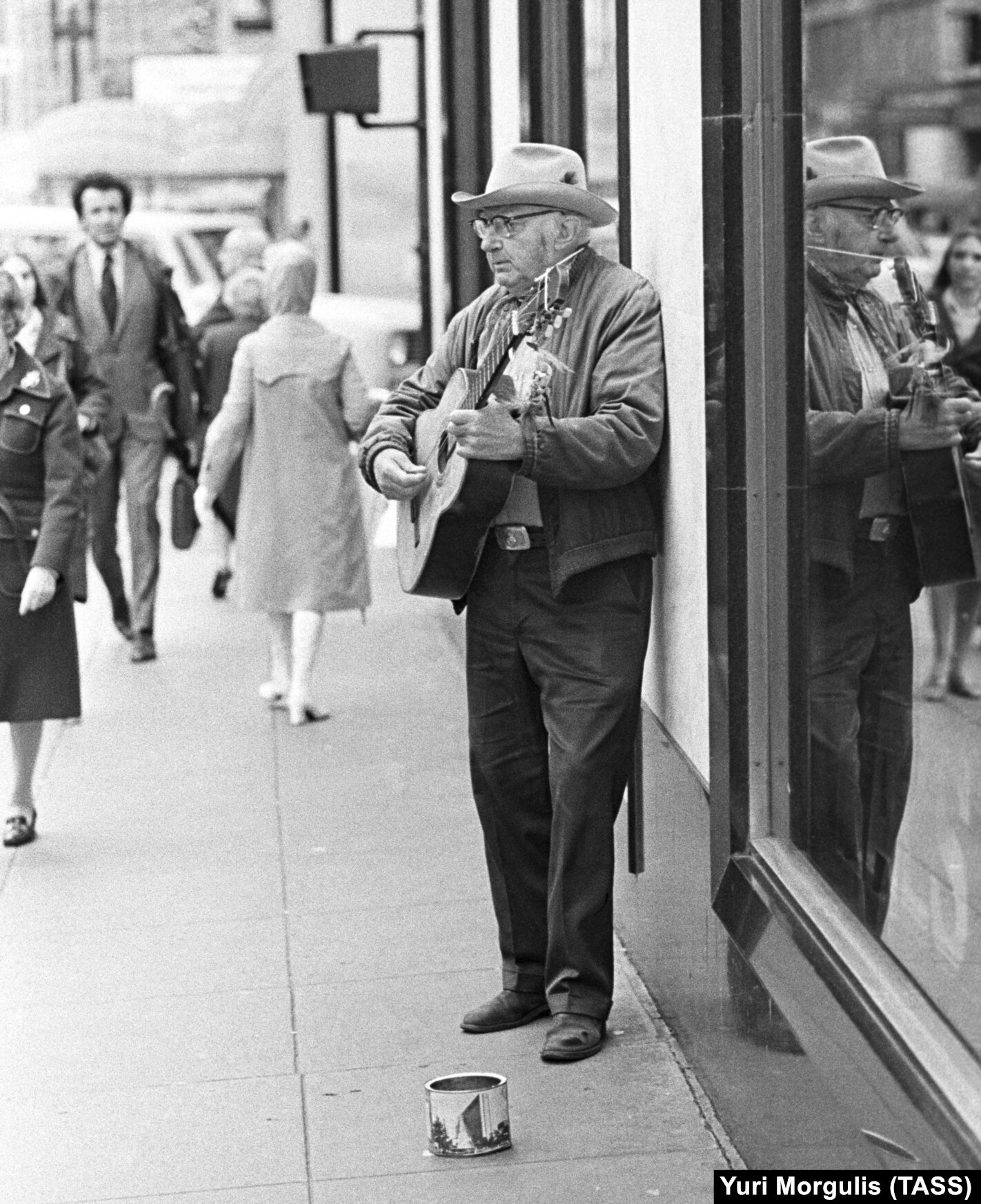 1975 年，這位舊金山街頭藝人引起了塔斯社一位攝影師的注意。